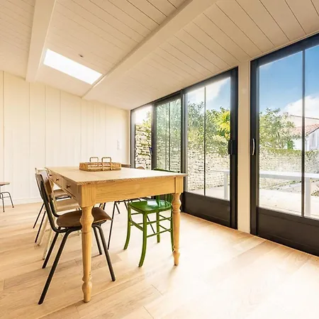 別荘 Maison De Charme A La Flotte, 6 Personnes, Renovee Avec Terrasse - Fr-1-835-35
