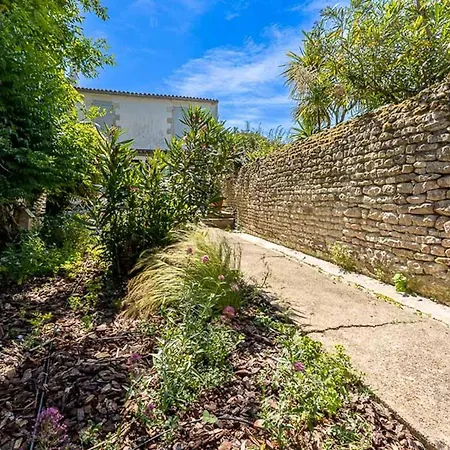 Prázdninový dům Maison De Charme A La Flotte, 6 Personnes, Renovee Avec Terrasse - Fr-1-835-35 La Flotte