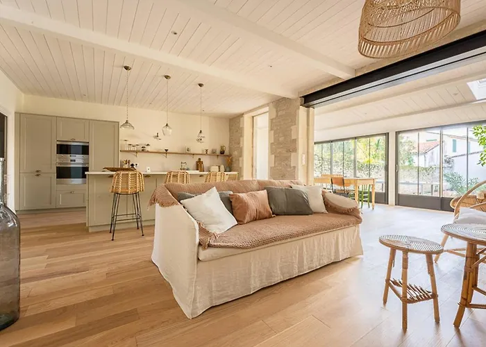 Maison De Charme à La Flotte, 6 Personnes, Rénovée Avec Terrasse - Fr-1-835-35 La Flotte