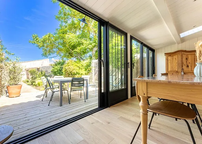 Maison De Charme à La Flotte, 6 Personnes, Rénovée Avec Terrasse - Fr-1-835-35 Hébergement de vacances *