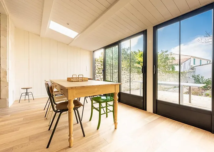 Hébergement de vacances Maison De Charme à La Flotte, 6 Personnes, Rénovée Avec Terrasse - Fr-1-835-35