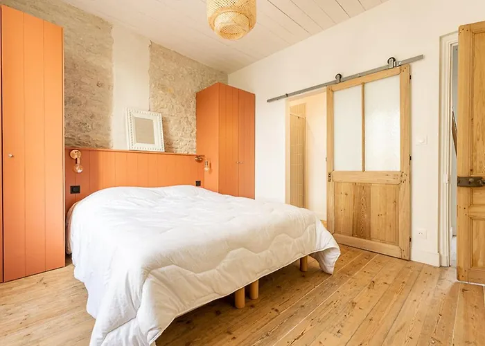 Maison De Charme à La Flotte, 6 Personnes, Rénovée Avec Terrasse - Fr-1-835-35 *