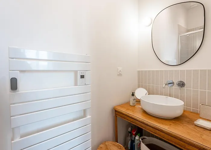 Maison De Charme à La Flotte, 6 Personnes, Rénovée Avec Terrasse - Fr-1-835-35 * La Flotte