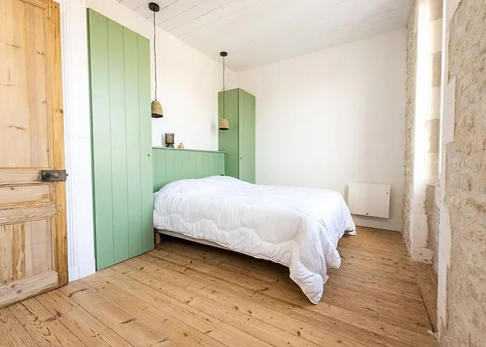 Maison De Charme à La Flotte, 6 Personnes, Rénovée Avec Terrasse - Fr-1-835-35 *