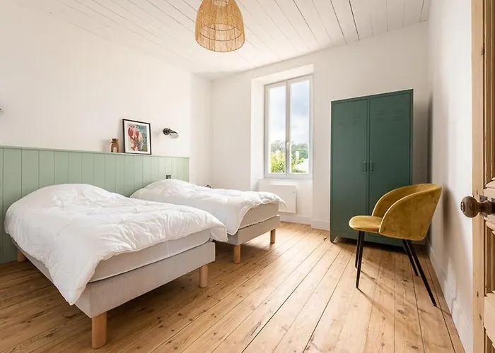 Maison De Charme à La Flotte, 6 Personnes, Rénovée Avec Terrasse - Fr-1-835-35 *