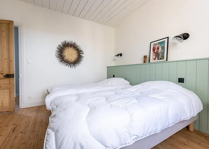 Maison De Charme à La Flotte, 6 Personnes, Rénovée Avec Terrasse - Fr-1-835-35 * La Flotte