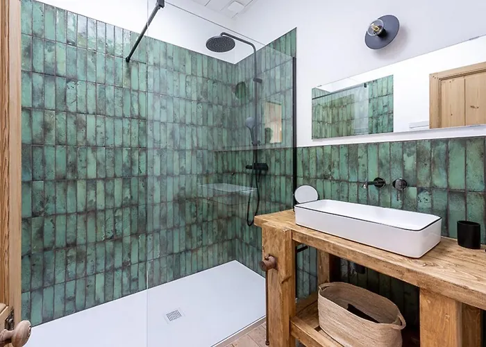 Hébergement de vacances Maison De Charme à La Flotte, 6 Personnes, Rénovée Avec Terrasse - Fr-1-835-35