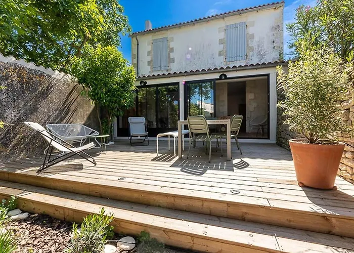 Maison De Charme à La Flotte, 6 Personnes, Rénovée Avec Terrasse - Fr-1-835-35