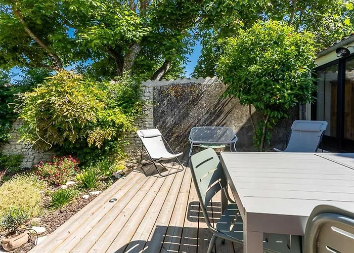 Maison De Charme à La Flotte, 6 Personnes, Rénovée Avec Terrasse - Fr-1-835-35 Hébergement de vacances *