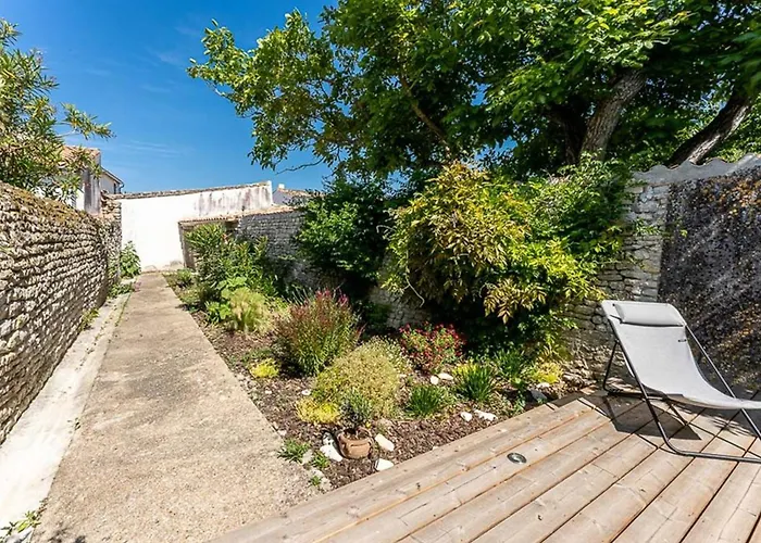 Maison De Charme à La Flotte, 6 Personnes, Rénovée Avec Terrasse - Fr-1-835-35 Hébergement de vacances *