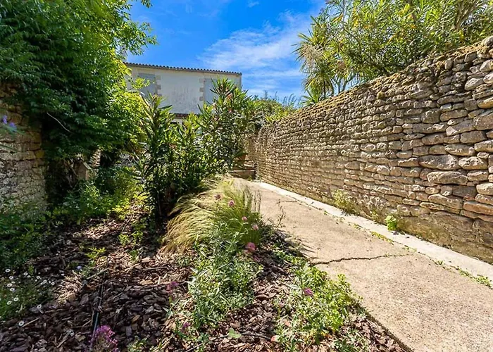 Hébergement de vacances Maison De Charme à La Flotte, 6 Personnes, Rénovée Avec Terrasse - Fr-1-835-35 La Flotte